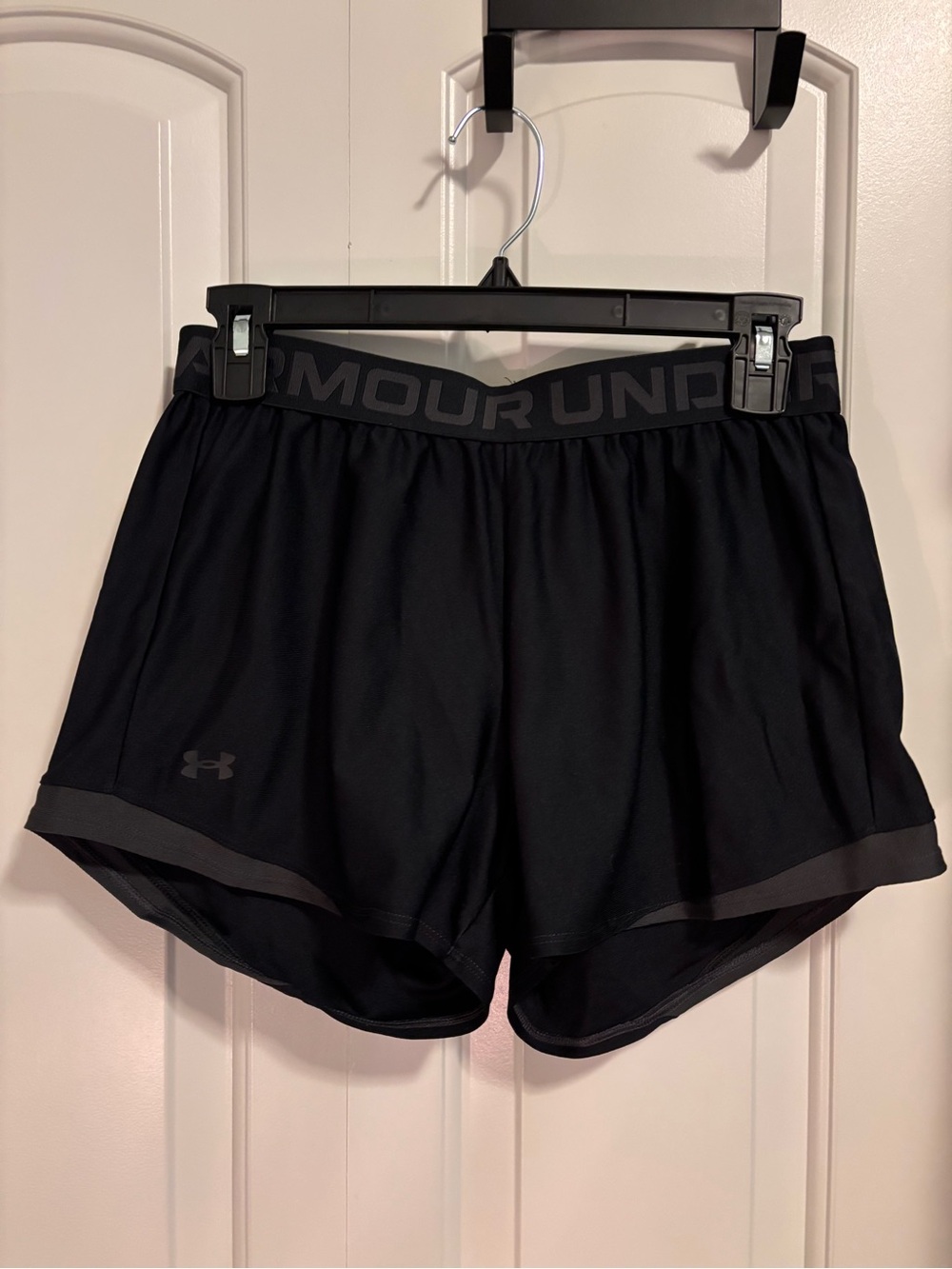 Black Under armour athletic shorts size small
